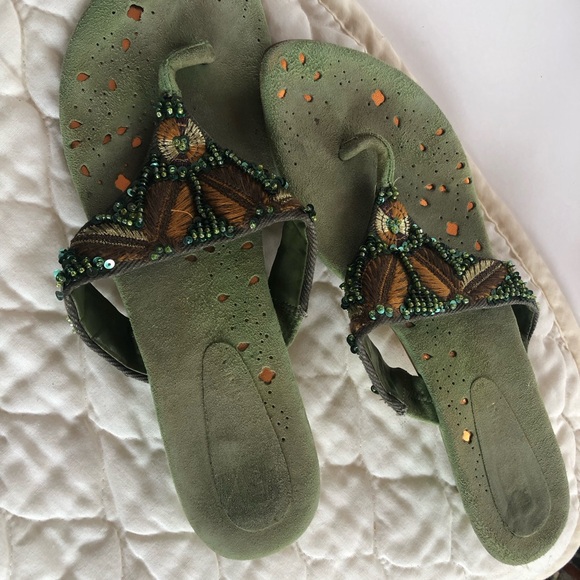 Unique suede sandals with bead trim - Picture 2 of 6